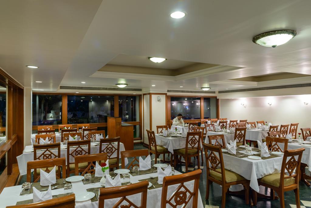Gāndhīdhām Quality Inn Palms מראה חיצוני תמונה