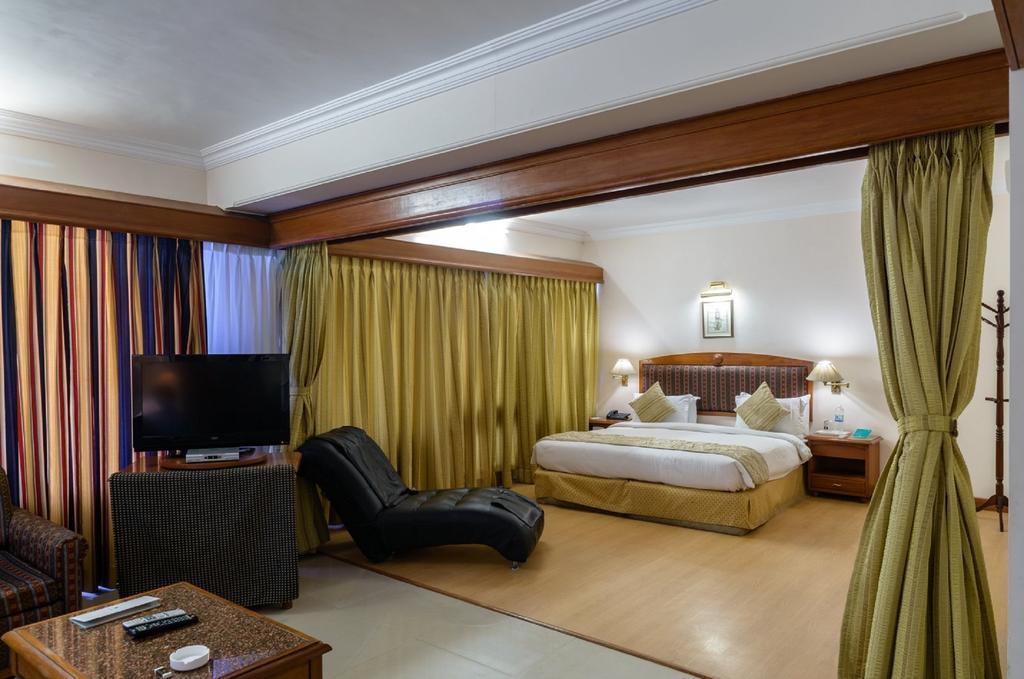 Gāndhīdhām Quality Inn Palms מראה חיצוני תמונה