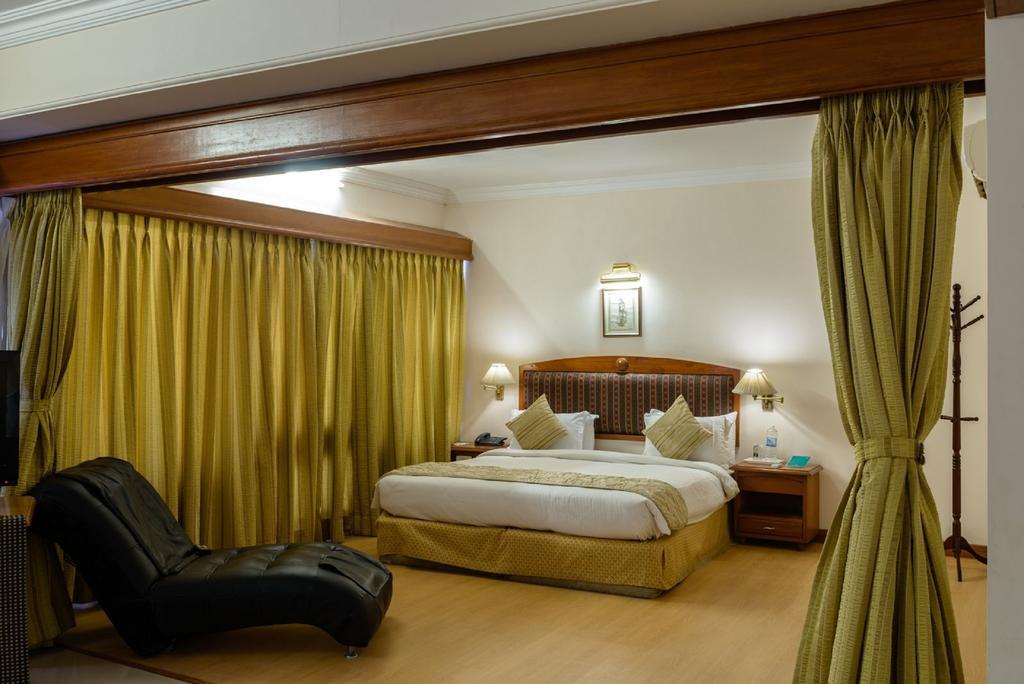 Gāndhīdhām Quality Inn Palms מראה חיצוני תמונה