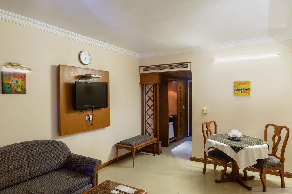 Gāndhīdhām Quality Inn Palms מראה חיצוני תמונה
