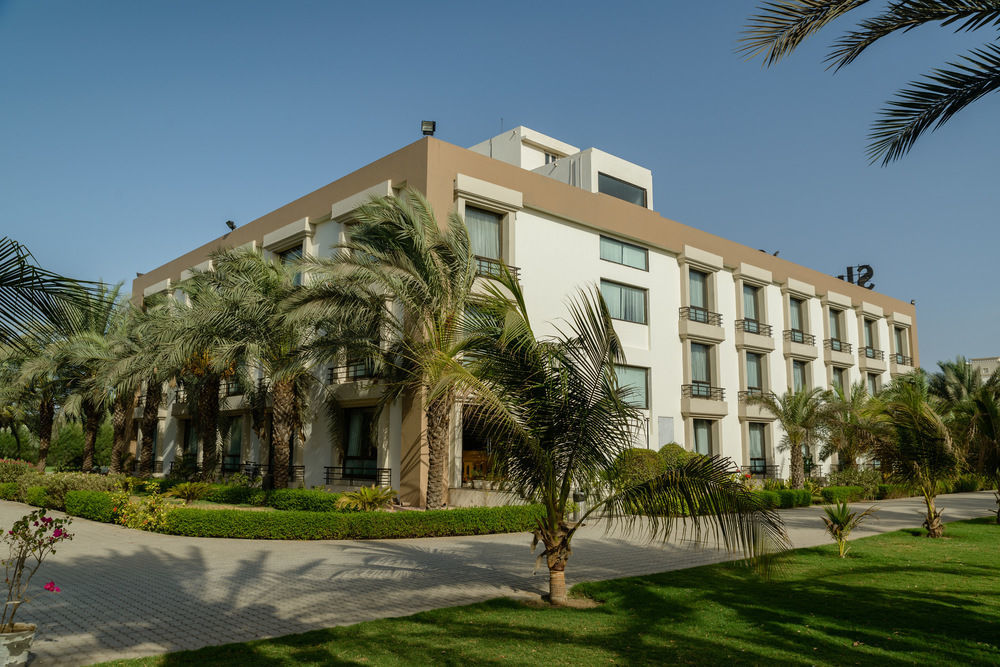 Gāndhīdhām Quality Inn Palms מראה חיצוני תמונה