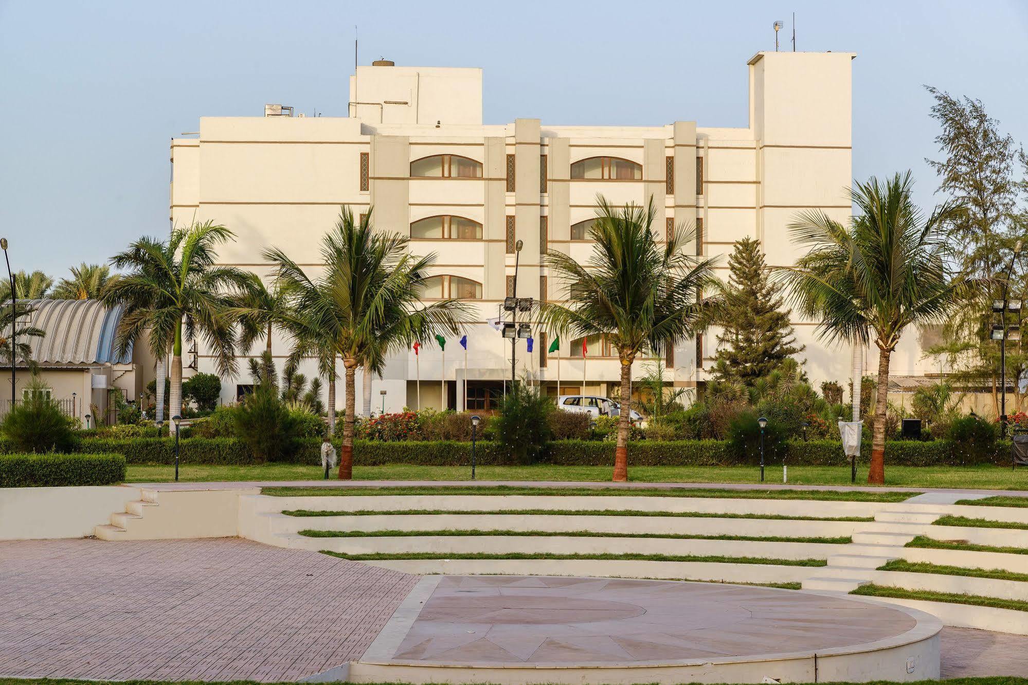 Gāndhīdhām Quality Inn Palms מראה חיצוני תמונה