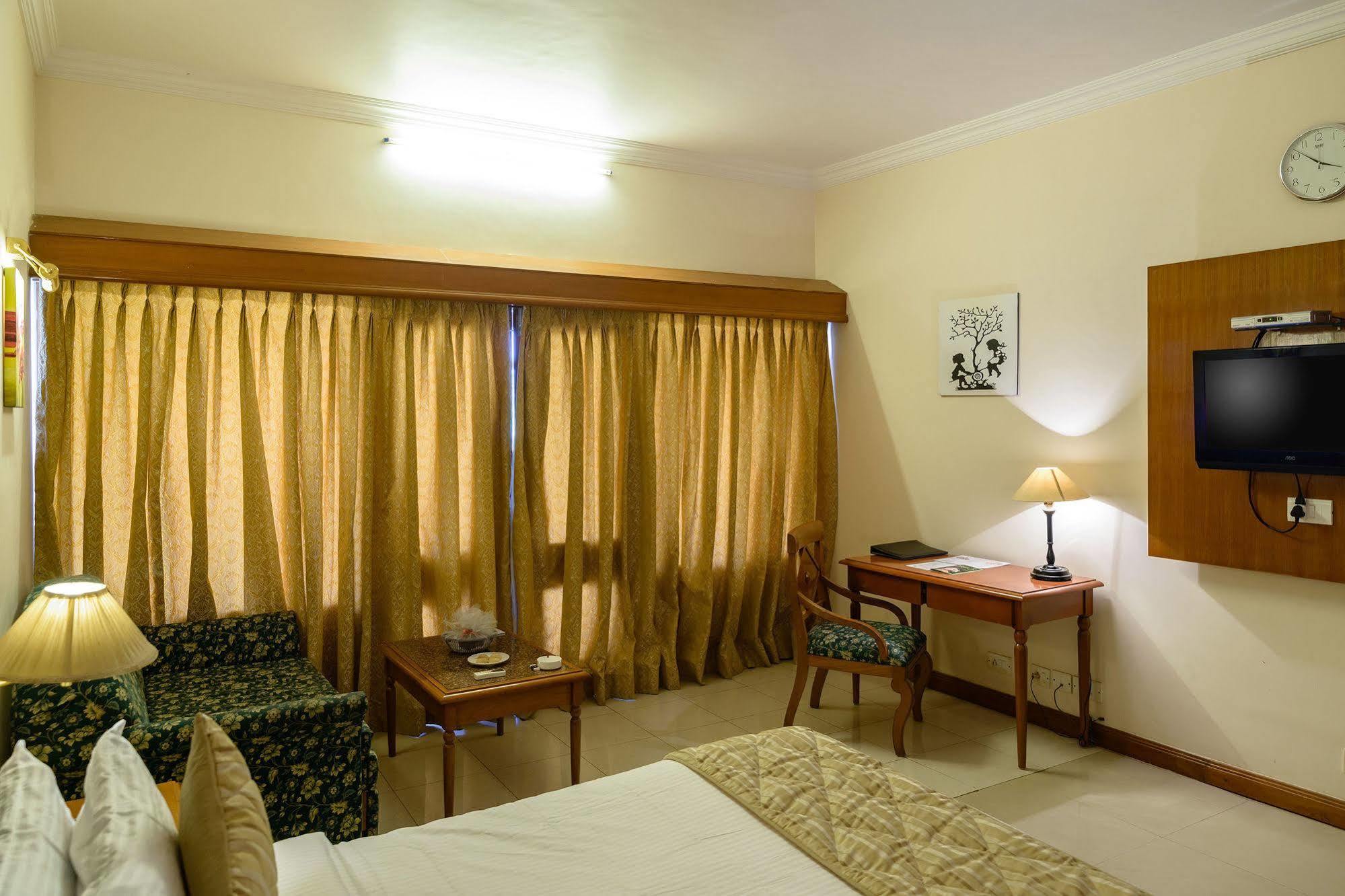 Gāndhīdhām Quality Inn Palms מראה חיצוני תמונה