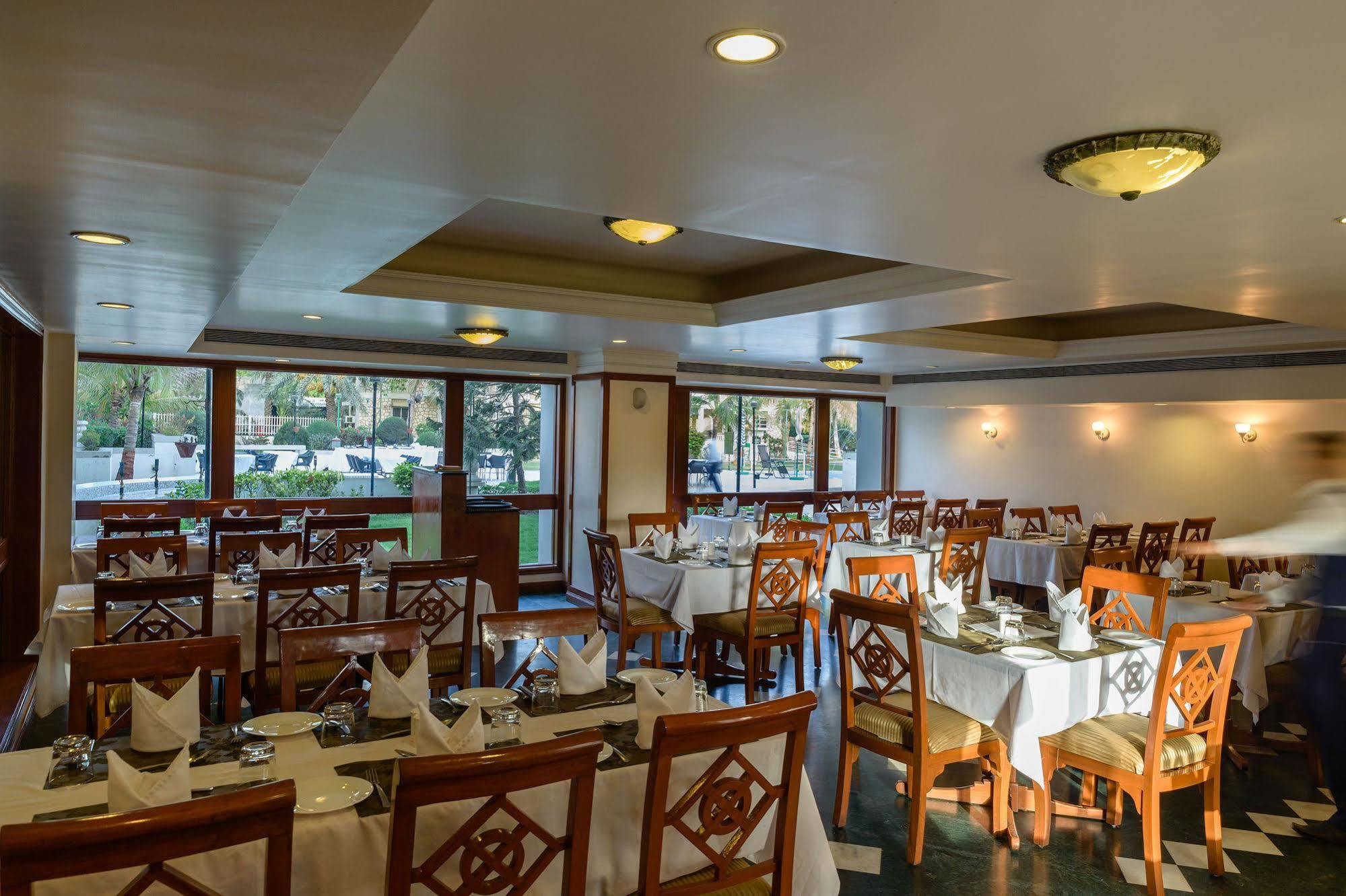 Gāndhīdhām Quality Inn Palms מראה חיצוני תמונה