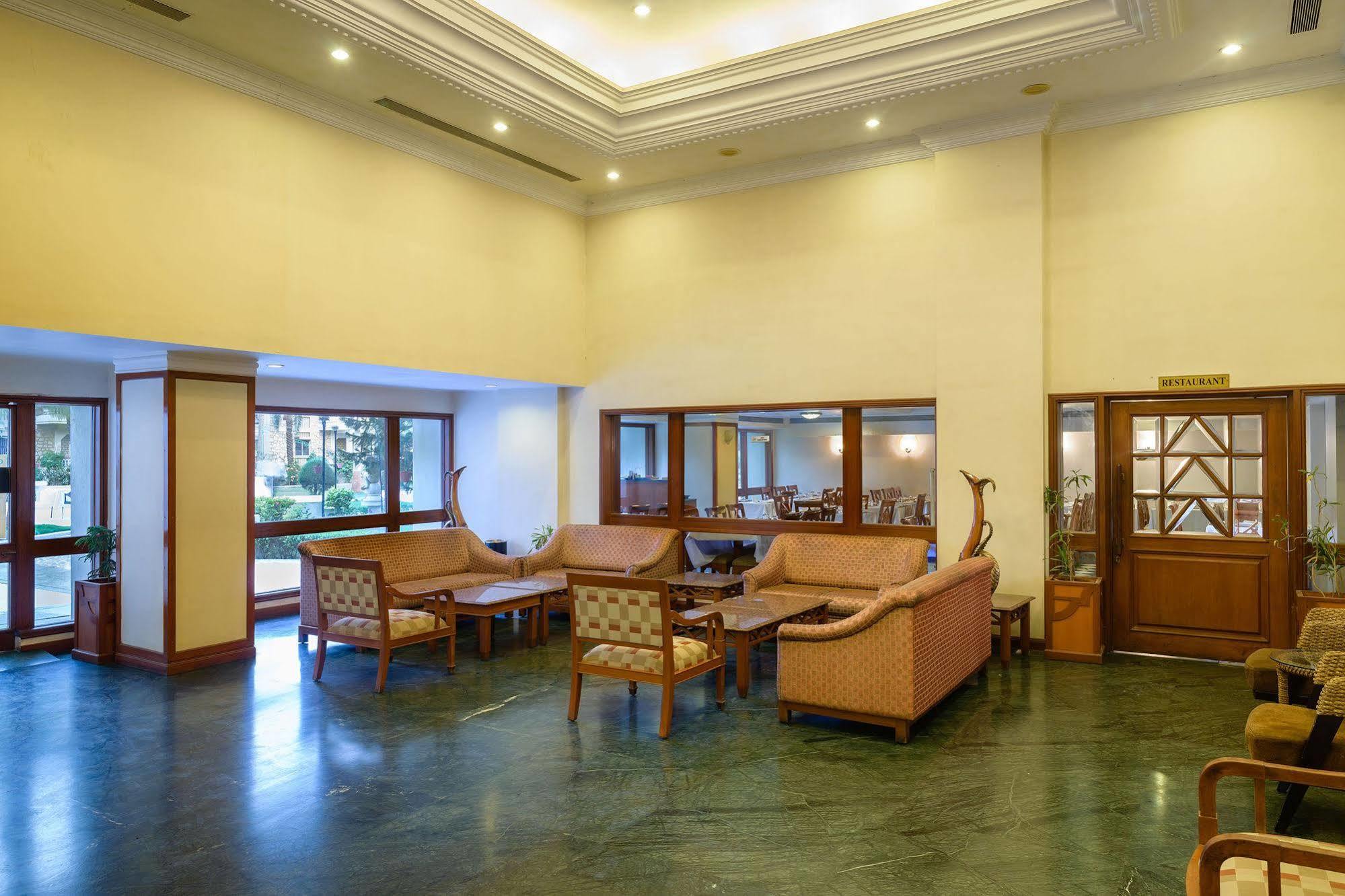 Gāndhīdhām Quality Inn Palms מראה חיצוני תמונה